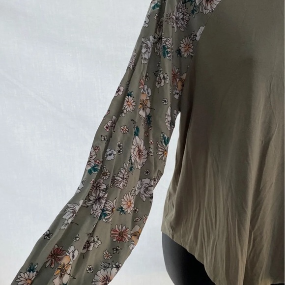 Baseball style olive green top Large - Picture 4 of 7